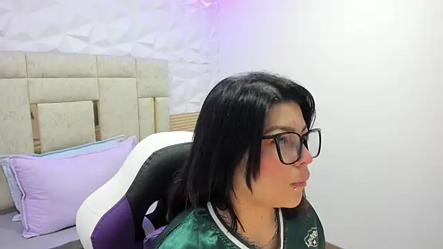 PauletteJ online show from December 16, 2025, 11:47 am