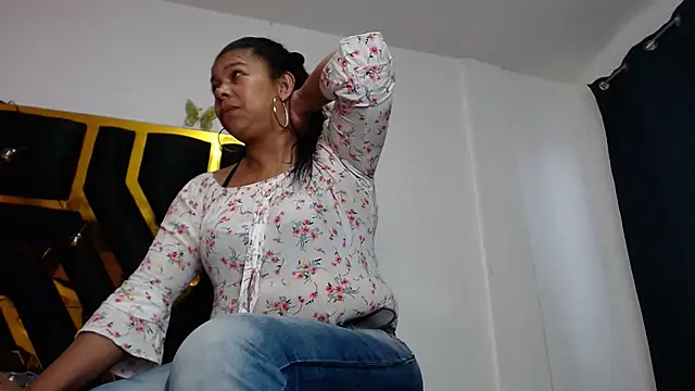 Helennahot online show from February 16, 2025, 4:53 pm