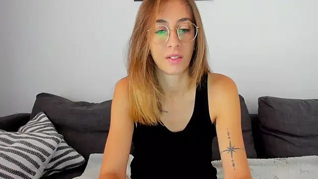 Snapshot of DesireMore90 chatting on September 23, 2025, 7:15 am DesireMore90 online show from September 23, 2025, 7:15 am