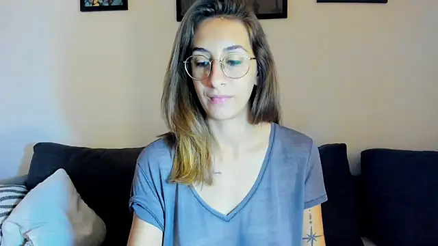 Snapshot of DesireMore90 chatting on October 16, 2025, 7:33 pm DesireMore90 online show from October 16, 2025, 7:33 pm