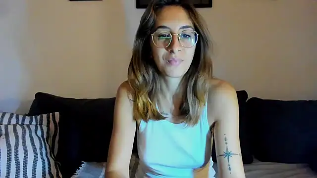 Snapshot of DesireMore90 chatting on October 10, 2025, 9:04 pm DesireMore90 online show from October 10, 2025, 9:04 pm