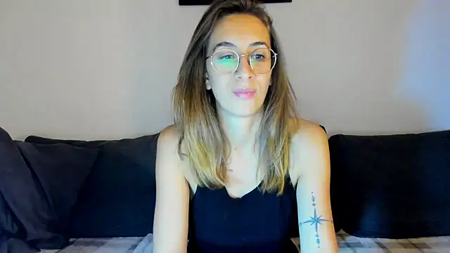 Snapshot of DesireMore90 chatting on October 23, 2025, 9:57 pm DesireMore90 online show from October 23, 2025, 9:57 pm