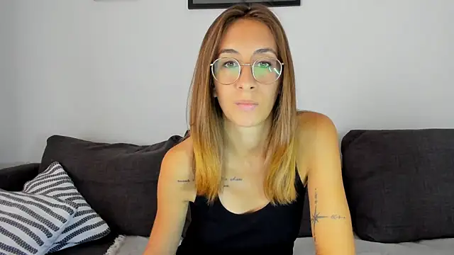 Snapshot of DesireMore90 chatting on September 25, 2025, 2:23 pm DesireMore90 online show from September 25, 2025, 2:23 pm