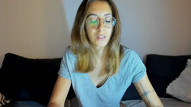 Snapshot of DesireMore90 chatting on September 17, 2025, 6:32 pm DesireMore90 online show from September 17, 2025, 6:32 pm