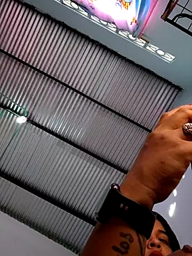 Snapshot of Bellota_22_Fuckme chatting on October 17, 2025, 9:27 pm Bellota 22 Fuckme online show from October 17, 2025, 9:27 pm