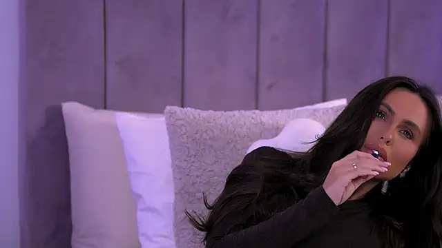 AnaisBellas online show from November 22, 2025, 12:32 am