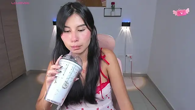 Snapshot of emily_villamil chatting on October 29, 2025, 8:52 pm emily villamil online show from October 29, 2025, 8:52 pm