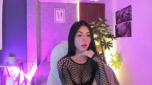 Coralinnee  online show from January 9, 2026, 4:08 am