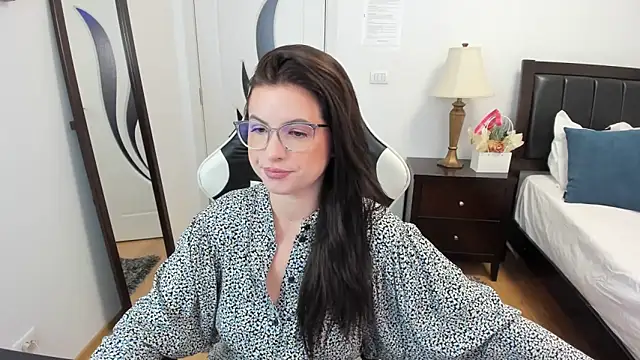 AmyPure  online show from May 7, 2026, 4:39 am