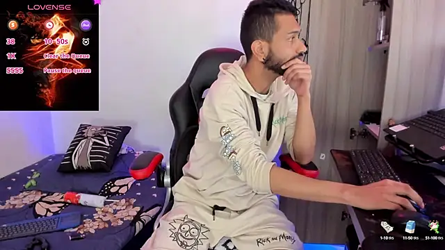 Snapshot of Aron_Baylor chatting on October 23, 2025, 7:07 am Aron Baylor online show from October 23, 2025, 7:07 am