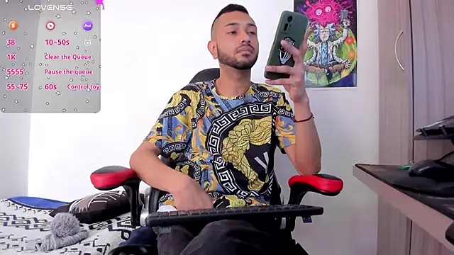 Snapshot of Aron_Baylor chatting on September 28, 2025, 8:16 pm Aron Baylor online show from September 28, 2025, 8:16 pm