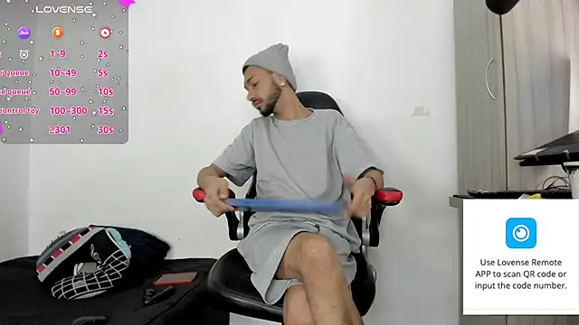 Snapshot of Aron_Baylor chatting on October 9, 2025, 1:06 am Aron Baylor online show from October 9, 2025, 1:06 am