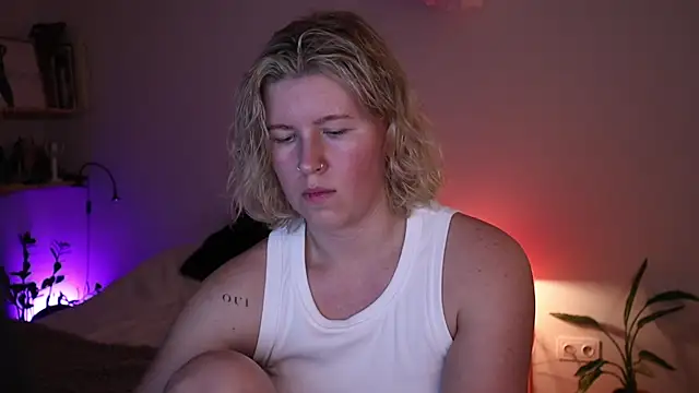 moonamii online show from December 22, 2025, 6:30 pm