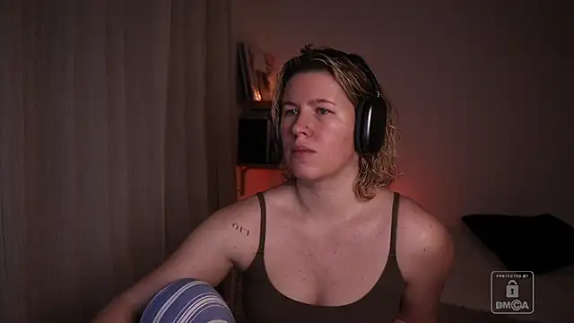 moonamii online show from February 12, 2026, 3:34 pm