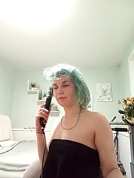 Snapshot of Linda_Gregory chatting on December 17, 2025, 2:38 am Linda Gregory online show from December 17, 2025, 2:38 am