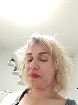 Snapshot of Linda_Gregory chatting on November 3, 2025, 11:19 pm Linda Gregory online show from November 3, 2025, 11:19 pm