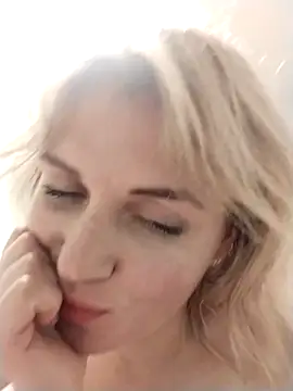 Snapshot of Linda_Gregory chatting on October 4, 2025, 1:40 am Linda Gregory online show from October 4, 2025, 1:40 am