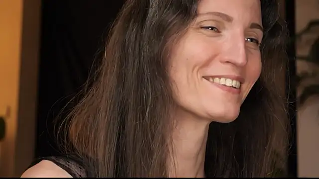 yulladao online show from October 4, 2025, 6:53 pm