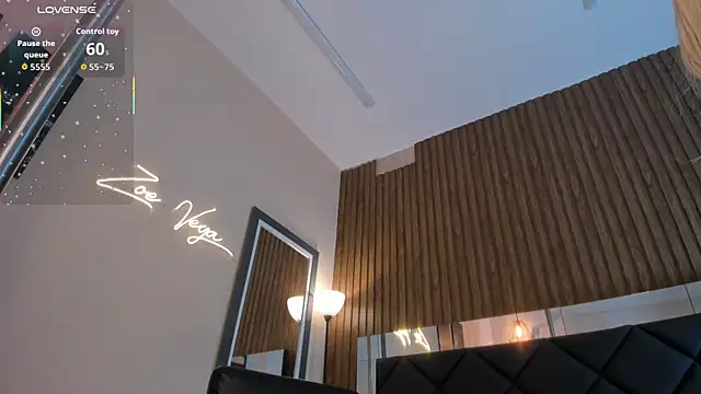 Zoevegass online show from September 17, 2025, 8:44 pm