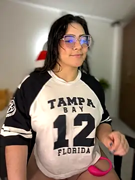 Lia flowers online show from November 20, 2025, 1:17 am