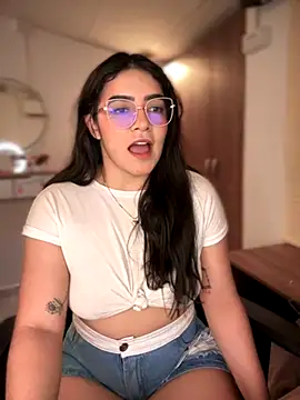 Lia flowers online show from November 3, 2025, 11:08 pm