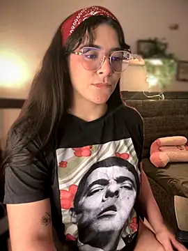 Lia flowers online show from September 23, 2025, 12:17 am