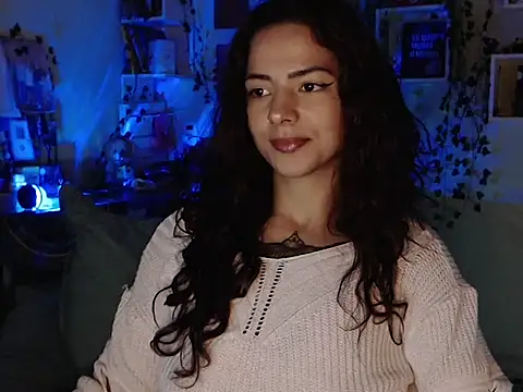 Snapshot of BeellyDance chatting on November 3, 2025, 12:31 pm BeellyDance online show from November 3, 2025, 12:31 pm