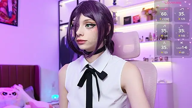 HolliWould  online show from April 1, 2026, 10:38 am