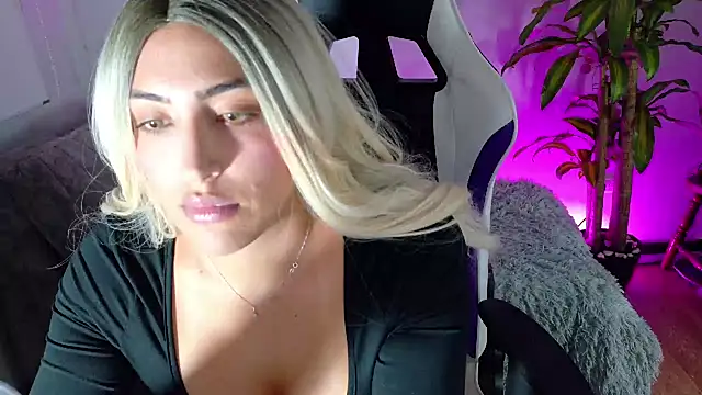 a belladanger online show from September 28, 2025, 1:23 am