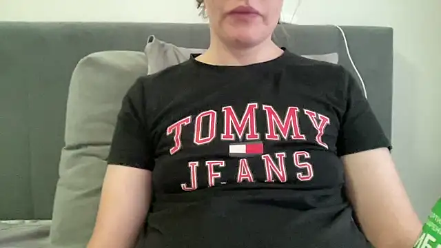 vanessa4you online show from October 10, 2025, 4:02 am