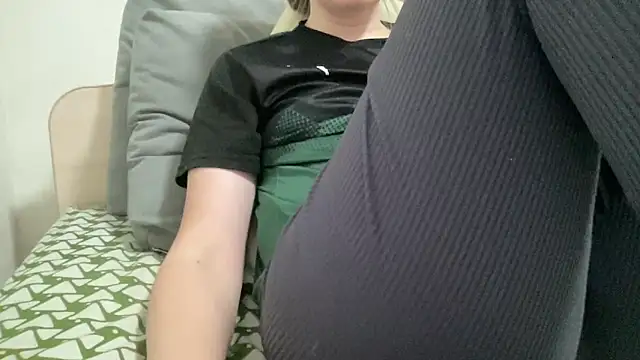 vanessa4you online show from November 18, 2025, 4:49 am