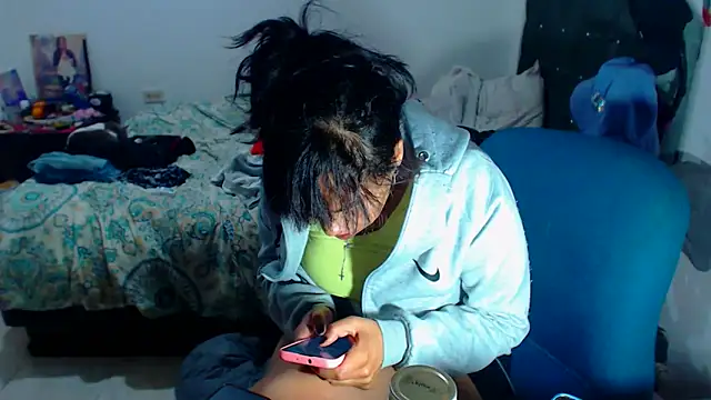 Snapshot of AmaraRoberts420 chatting on September 27, 2025, 4:18 am AmaraRoberts420 online show from September 27, 2025, 4:18 am