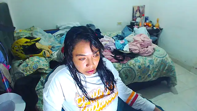 Snapshot of AmaraRoberts420 chatting on October 22, 2025, 2:11 am AmaraRoberts420 online show from October 22, 2025, 2:11 am