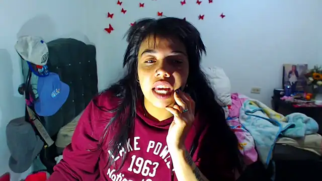 Snapshot of AmaraRoberts420 chatting on September 21, 2025, 10:37 pm AmaraRoberts420 online show from September 21, 2025, 10:37 pm