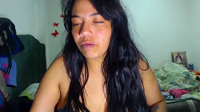 Snapshot of AmaraRoberts420 chatting on November 2, 2025, 2:05 am AmaraRoberts420 online show from November 2, 2025, 2:05 am