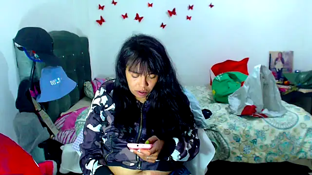 Snapshot of AmaraRoberts420 chatting on September 18, 2025, 5:21 am AmaraRoberts420 online show from September 18, 2025, 5:21 am