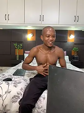 iCrushYenu online show from February 9, 2025, 1:00 am