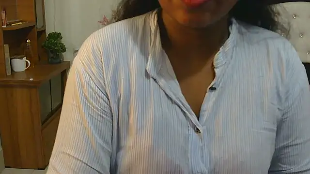 Snapshot of esita_1212 chatting on September 24, 2025, 1:02 am esita 1212 online show from September 24, 2025, 1:02 am