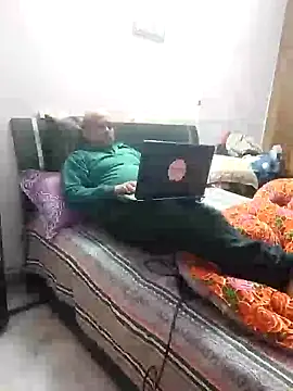 Dick 6inches online show from December 8, 2024, 1:36 pm
