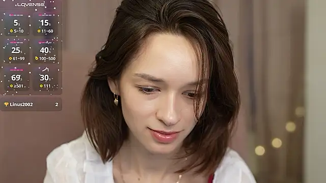 Snapshot of VivianLy_ chatting on December 3, 2024, 10:45 am VivianLy  online show from December 3, 2024, 10:45 am