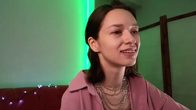 Snapshot of VivianLy_ chatting on February 28, 2025, 10:30 am VivianLy  online show from February 28, 2025, 10:30 am