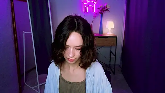 Snapshot of VivianLy_ chatting on February 2, 2025, 3:39 pm VivianLy  online show from February 2, 2025, 3:39 pm