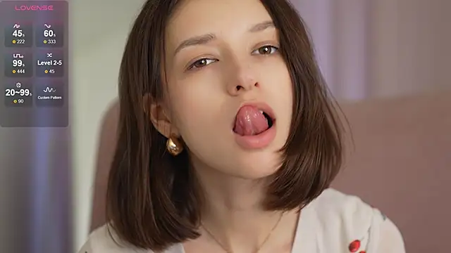 Snapshot of VivianLy_ chatting on February 7, 2025, 10:50 am VivianLy  online show from February 7, 2025, 10:50 am