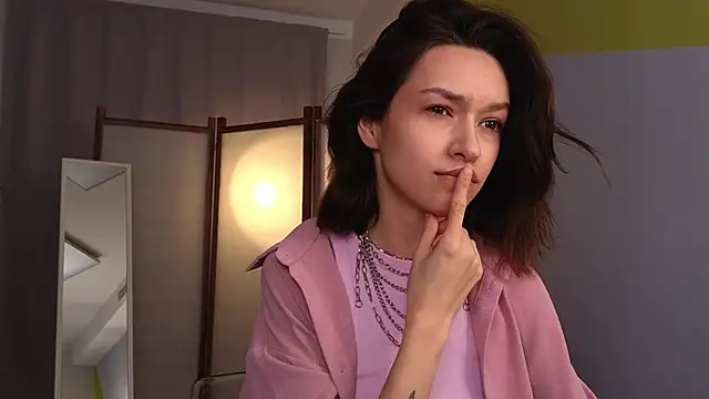 Snapshot of VivianLy_ chatting on February 27, 2025, 9:50 am VivianLy  online show from February 27, 2025, 9:50 am