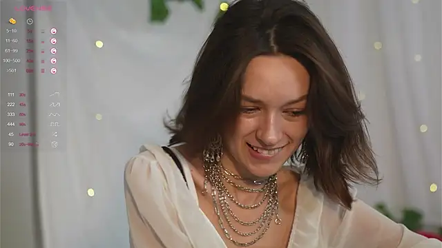 Snapshot of VivianLy_ chatting on December 19, 2024, 10:56 am VivianLy  online show from December 19, 2024, 10:56 am