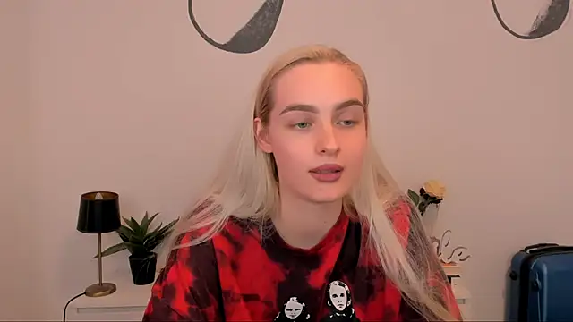 Snapshot of OliviaKisss chatting on October 3, 2025, 8:32 pm OliviaKisss online show from October 3, 2025, 8:32 pm