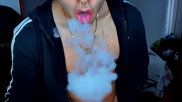 Snapshot of Tommy_Bred chatting on October 6, 2025, 5:24 pm Tommy Bred online show from October 6, 2025, 5:24 pm