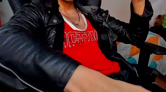 Snapshot of Tommy_Bred chatting on March 17, 2025, 5:05 pm Tommy Bred online show from March 17, 2025, 5:05 pm