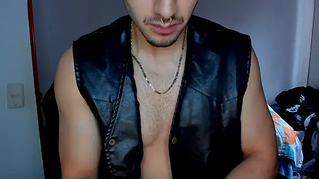 Snapshot of Tommy_Bred chatting on July 8, 2026, 7:14 pm Tommy Bred online show from July 8, 2026, 7:14 pm