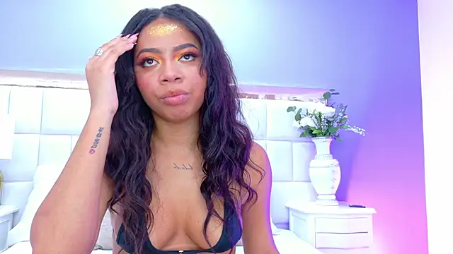 Snapshot of Tyra_Kane chatting on September 29, 2025, 8:36 pm Tyra Kane online show from September 29, 2025, 8:36 pm